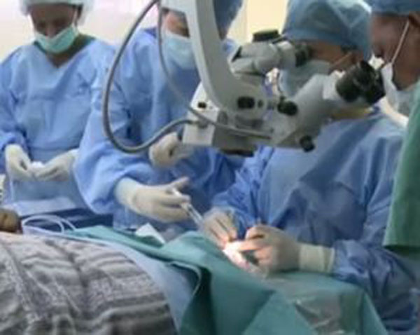 Les ophtalmologistes chinois rendent la vue à des patients