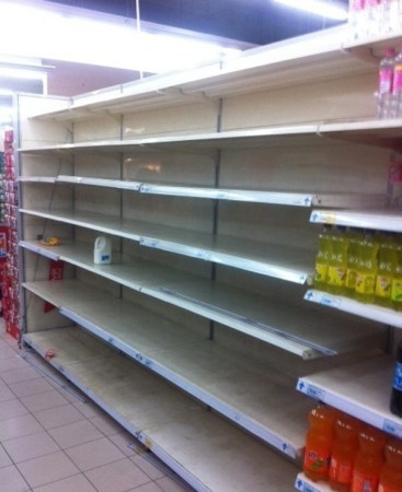 江苏靖江水质异常暂停供水 传市民抢购矿泉水