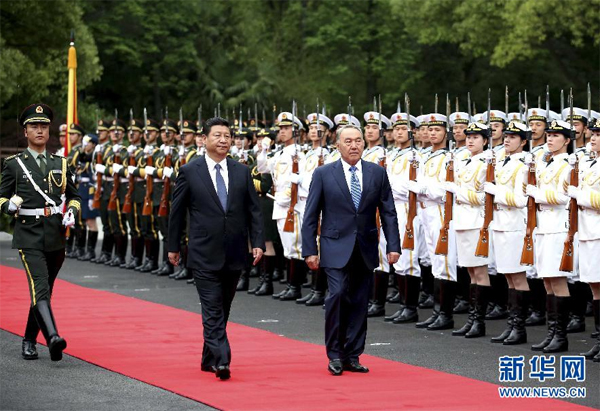 Le président chinois rencontre le président du Kazakhstan