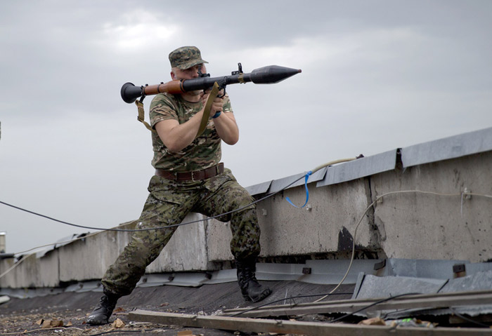 На востоке Украины продолжаются бои за Луганск