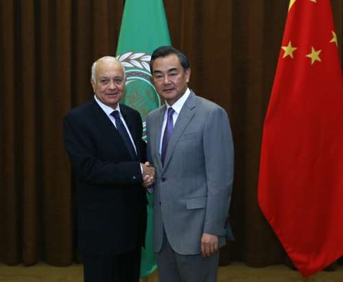 وزير الخارجية الصيني يلتقي بالأمين العام لجامعة الدول العربية