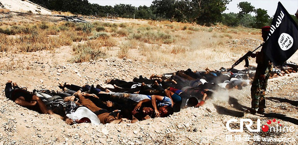 　　当地时间2014年6月14日，伊拉克萨拉赫丁，伊拉克极端武装&ldquo;伊拉克和黎凡特伊斯兰国&rdquo;武装人员处决大量俘虏的伊拉克安全部队士兵。　图片来源：CFP