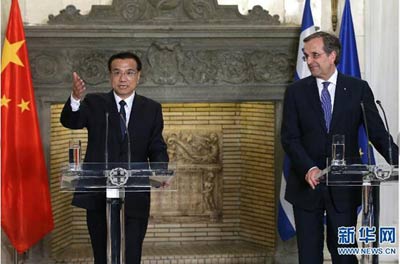6月19日，国务院总理李克强在雅典同希腊总理萨马拉斯举行会谈后共同会见记者并回答提问。新华社记者 庞兴雷 摄