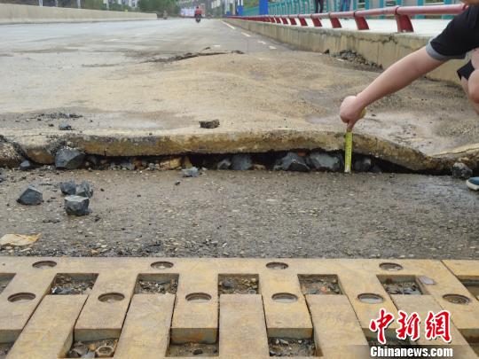 贵州纳雍：投资近亿元大桥暴雨后现异常（图）