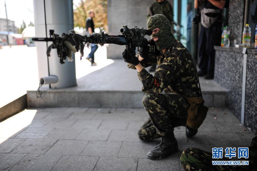 Три человека погибли при обстрелах вокзала и аэропорта Донецка