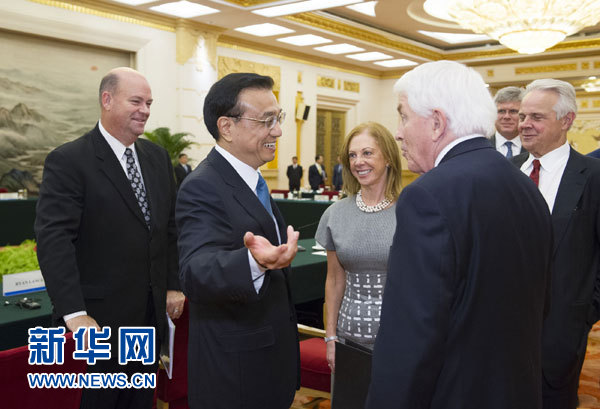 Li Keqiang se reúne con representantes de negocios de Estados Unidos