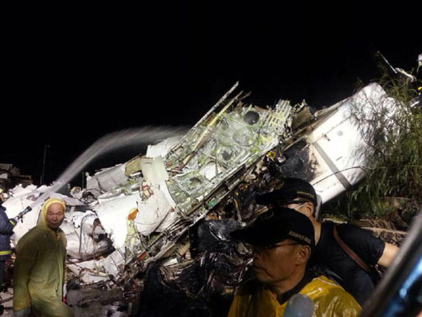 Confirman muerte de 48 personas en accidente aéreo en Taiwan