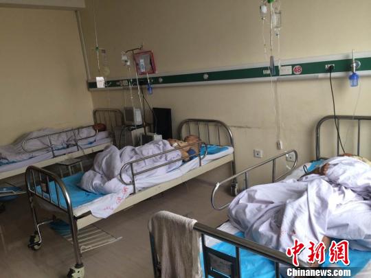 3名受害者正在哈医大四院进行救治，手术已完成，伤情稳定，无生命危险。