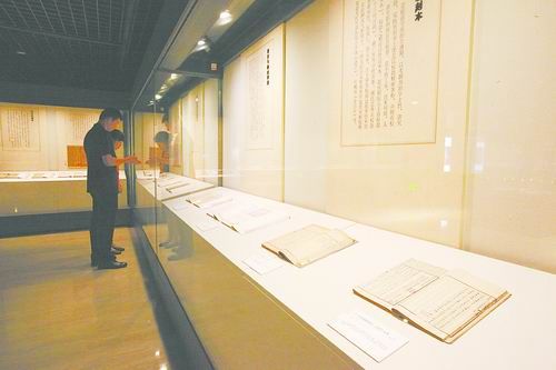 Rare pieces of Chinese classical books shown to public