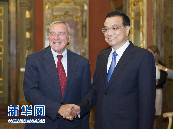10月15日，国务院总理李克强在罗马会见意大利参议长格拉索。新华社记者 谢环驰 摄