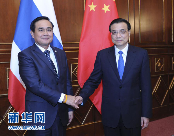 10月16日，中国国务院总理李克强在意大利米兰会见泰国总理巴育。新华社记者 张铎