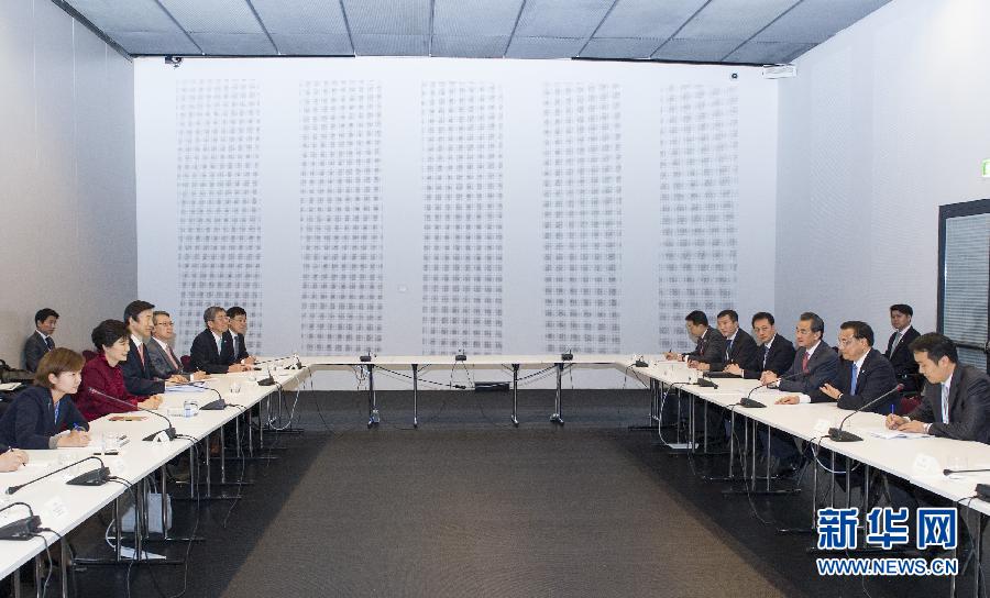 　　10月16日，中国国务院总理李克强在米兰会见韩国总统朴槿惠。新华社记者 王晔 摄
