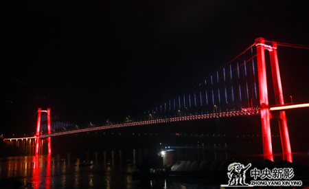 夜色中的忠县长江大桥