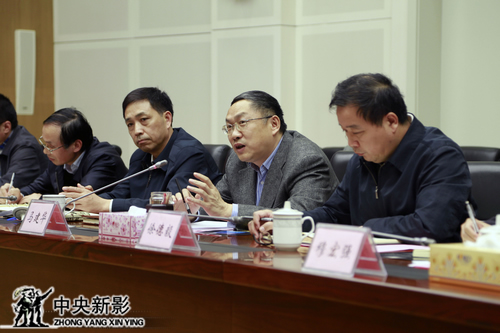 长江委副主任、总工程师马建华向组介绍长江委相关工作情况