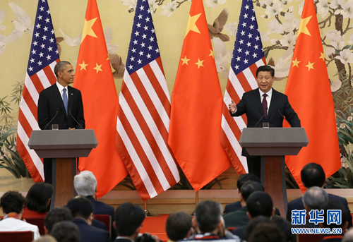 11月12日，国家主席习近平在北京人民大会堂与来访的美国总统奥巴马举行会谈。会谈后，习近平与奥巴马共同会见记者。 新华社记者 庞兴雷 摄