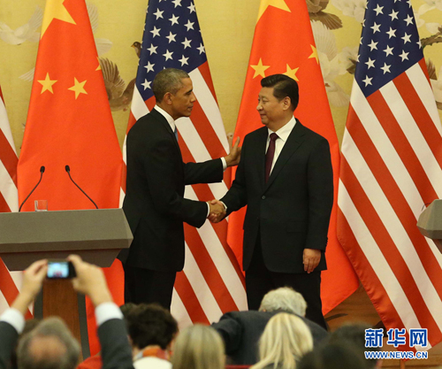 11月12日，国家主席习近平在北京人民大会堂与来访的美国总统奥巴马举行会谈后，共同会见记者。 新华社记者 刘卫兵 摄