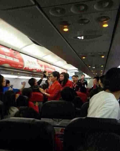 2名中国游客飞机上侮辱<em>空姐</em> 航班返程<em>泰国</em>(组