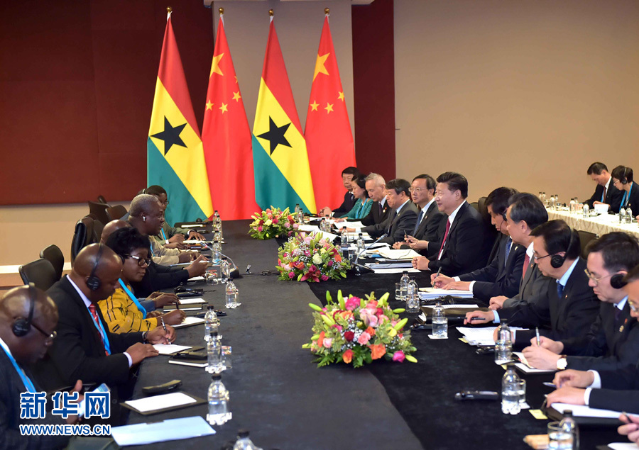 12月3日，国家主席习近平在约翰内斯堡会见加纳总统马哈马。新华社记者 李涛 摄