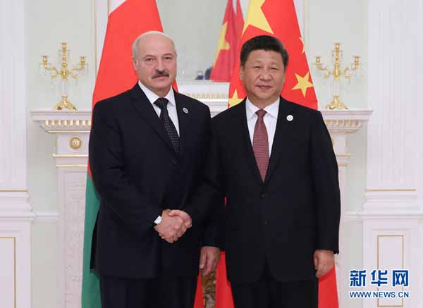  6月24日，国家主席习近平在塔什干会见白俄罗斯总统卢卡申科。新华社记者 兰红光 摄 