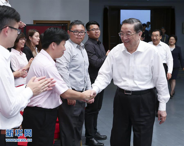  7月12日，中共中央政治局常委、全国政协主席俞正声在北京全国政协礼堂会见台湾青年参访团。 新华社记者 庞兴雷 摄