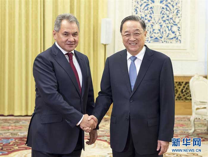 11月23日，全国政协主席俞正声在北京会见来访的俄罗斯国防部长绍伊古。