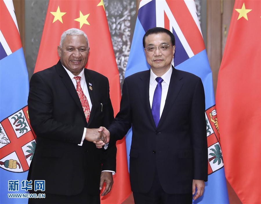 5月16日，国务院总理李克强在北京人民大会堂会见来华出席“一带一路”国际合作高峰论坛的斐济总理姆拜尼马拉马。