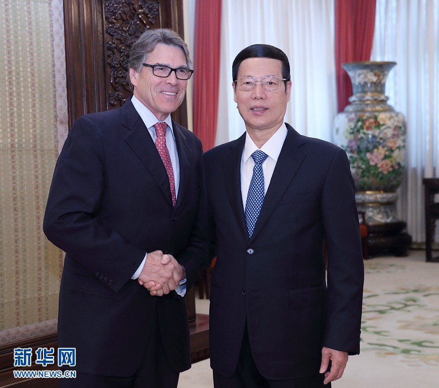 6月8日，中共中央政治局常委、国务院副总理张高丽在北京中南海紫光阁会见美国能源部长里克·佩里。 