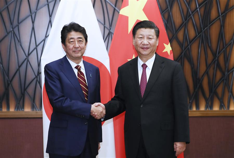 11月11日，国家主席习近平在越南岘港会见日本首相安倍晋三。