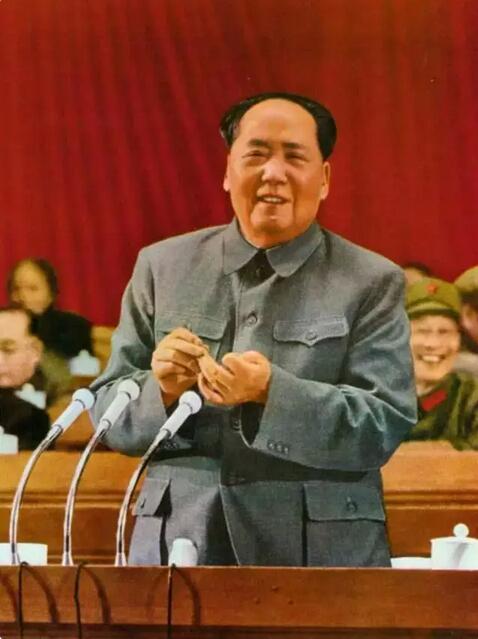 1969年，毛主席在中国共产党第九次全国代表大会上发表讲话。