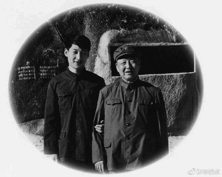 1979年寒假，习近平到广东和父亲一起