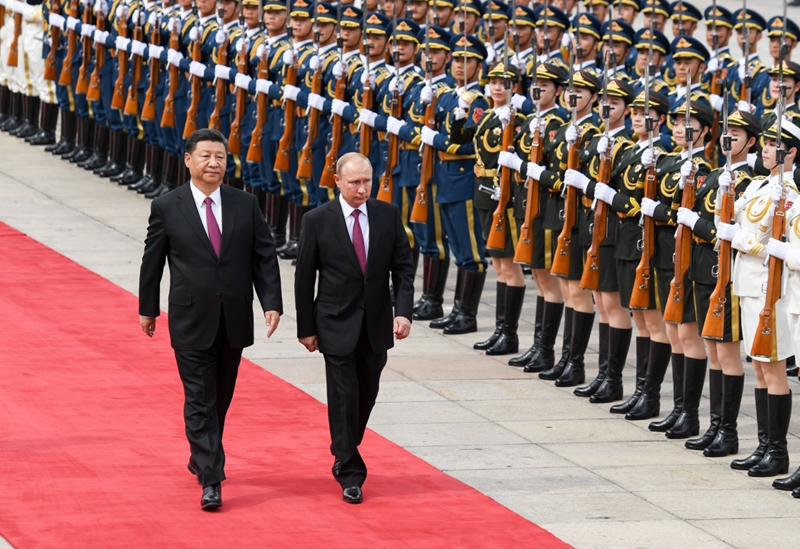 6月8日，国家主席习近平在北京人民大会堂同俄罗斯总统普京举行会谈。这是会谈前，习近平在人民大会堂东门外广场为普京举行欢迎仪式。