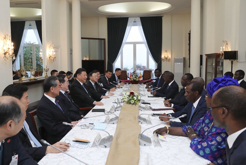 　　7月21日，国家主席习近平在达喀尔同塞内加尔总统萨勒举行会谈。新华社记者 谢环驰 摄