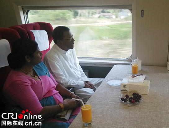　　斯里兰卡总统及夫人（图片来自：国际在线）