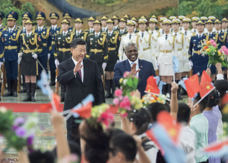 　　8月31日，国家主席习近平在北京人民大会堂同博茨瓦纳总统马西西举行会谈。这是会谈前，习近平在人民大会堂北大厅为马西西举行欢迎仪式。新华社记者 李涛 摄