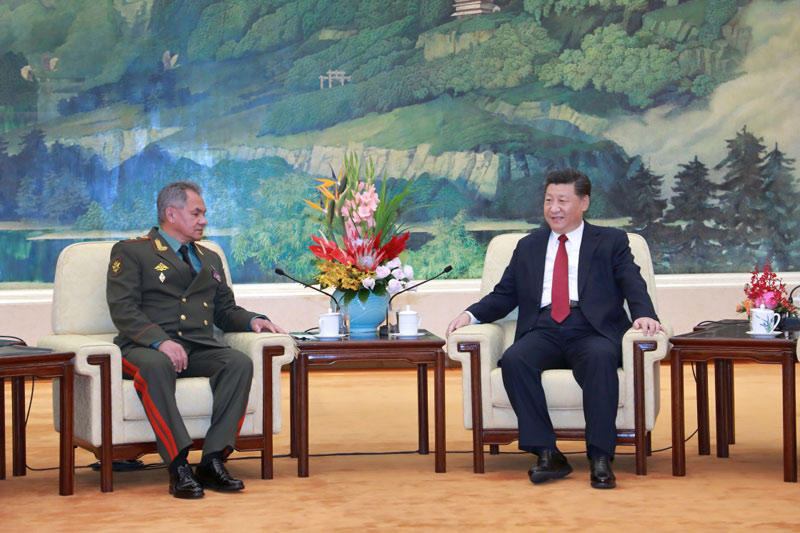 　　10月19日，国家主席习近平在北京人民大会堂会见来访的俄罗斯国防部长绍伊古。新华社记者 李刚 摄