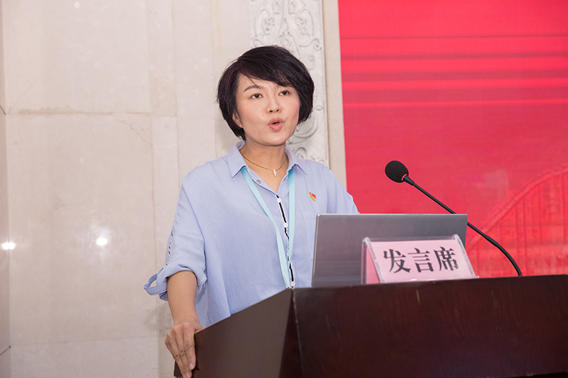 李艳玲代表第三组学员发言