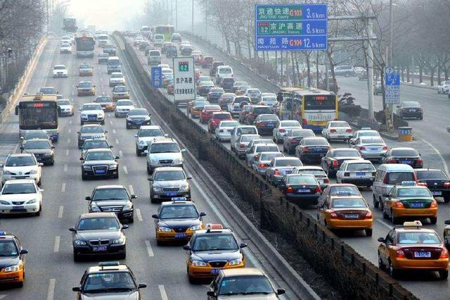 It is understood that according to the deployment of Beijing's traffic work in 2019, the number of motor vehicles in the city will be controlled at around 6.2 million this year, the total mileage of rail operation will reach 699.3 kilometers, and the proportion of green travel in the central city will reach 74%. In order to speed up the interconnection of Beijing-Tianjin-Hebei road network and strengthen the internal and external traffic links of urban sub-centers. This year, six projects will be built in Beijing, including Yanchong Expressway (Beijing section), New Airport Expressway and New Airport North Line Expressway (middle section). Construction of G109 new line expressway and four hub stations, including Universal Studios North Hub and Wenlv District West Bus Center Station, was started.