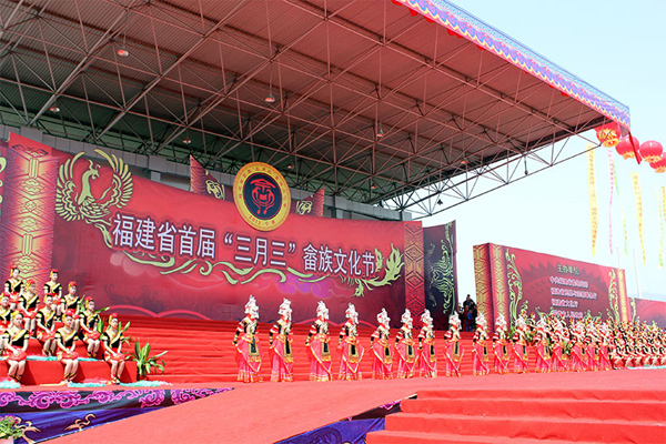 畲族歌舞团创作的舞蹈《凤凰到此》。每年的“三月三”，当地都会举办畲族文化节。