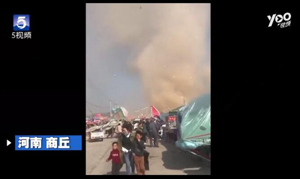 Eighteen children were injured by a tornado in Yucheng, Henan Province, saying that the dust storm is more accurate.