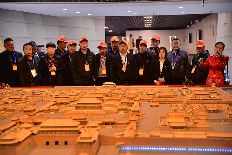 学员在北京市规划展览馆参观