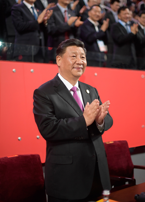 5月15日晚，国家主席习近平和夫人彭丽媛在北京国家体育场同出席亚洲文明对话大会的外方领导人夫妇共同出席亚洲文化嘉年华活动。