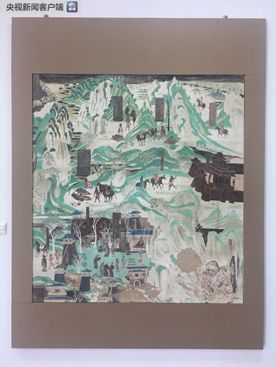 常书鸿在1955年临摹的青绿山水画。这幅画位于盛唐时期开凿的莫高窟第217窟南壁。（央视记者李辉拍摄）