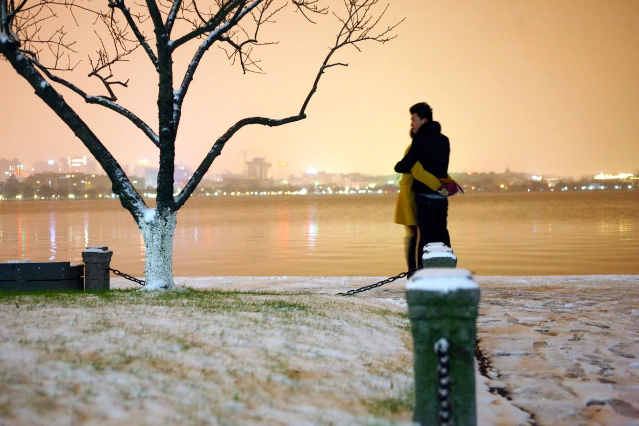 大雪，岁寒灯益暖，守望夜归人（图15）