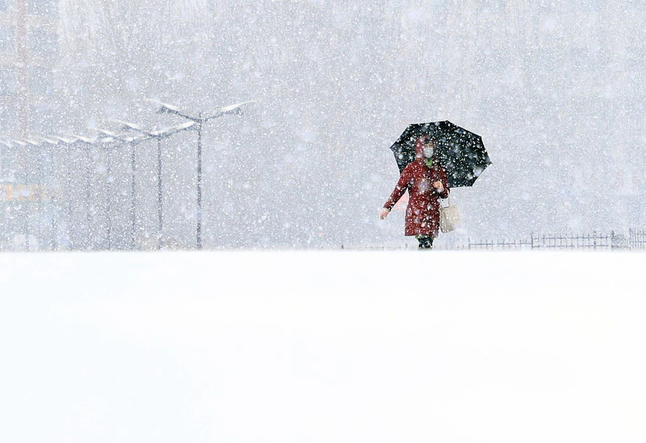 大雪，岁寒灯益暖，守望夜归人（图16）