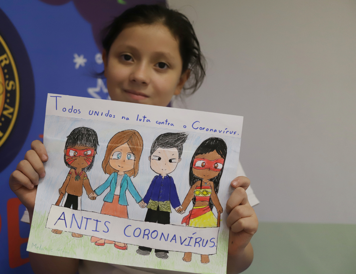 A 9-year-old girl holds a painting sending best wishes to the Chinese people in their fight against the novel coronavirus in Sao Paulo, Brazil on February 7, 2020. (Photo from Xinhua)