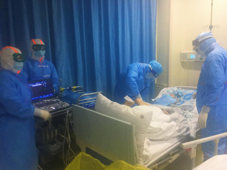 【战疫最前线】病房里的“生死抢救”！广东医生帮助武汉89岁老人重获生机