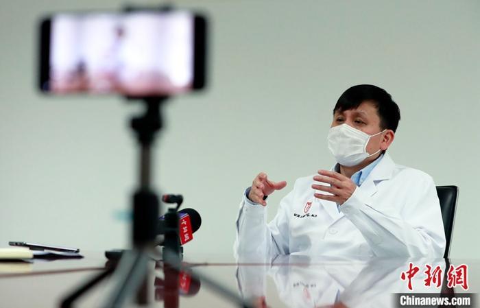 「张文宏」专访张文宏：新冠肺炎全球蔓延非常令人忧虑