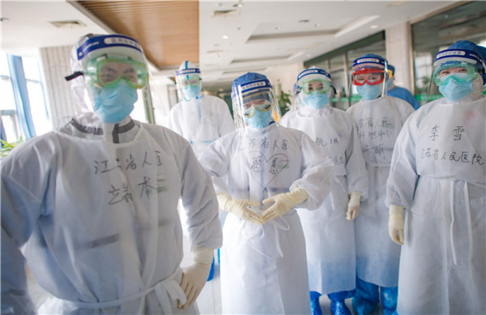 『赤子之歌』赤子之歌——记奋战在抗疫一线的90后白衣战士