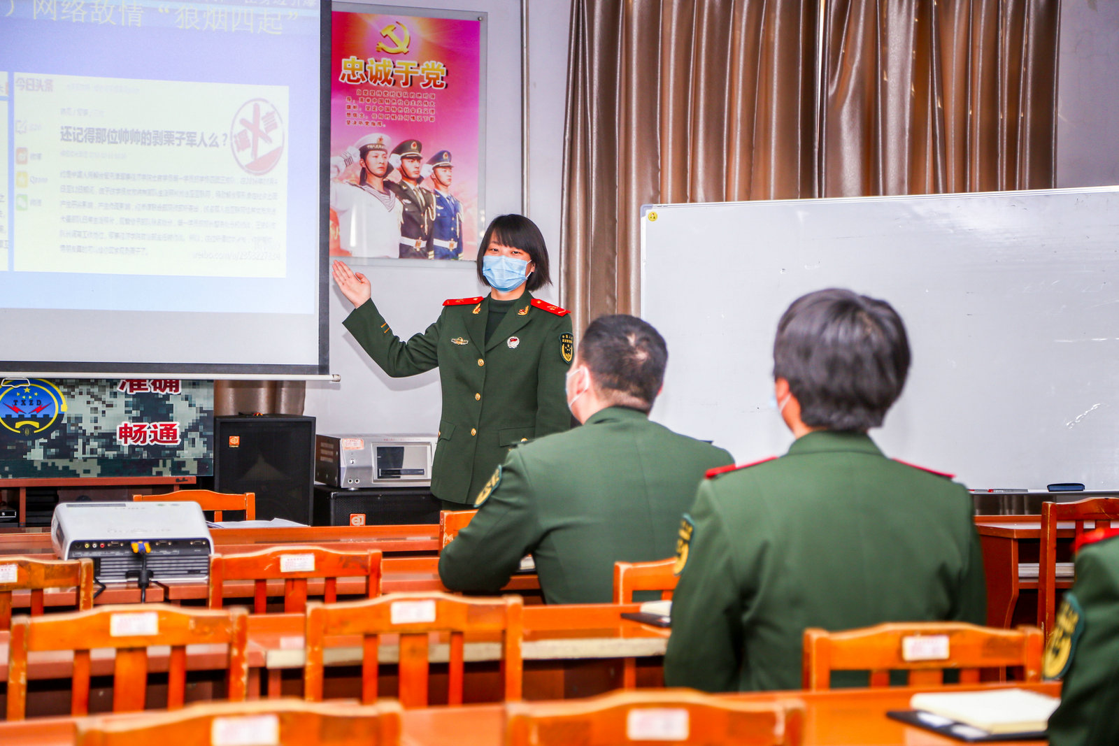 [士官大讲堂]士官大讲堂成为军营“亮丽风景线”