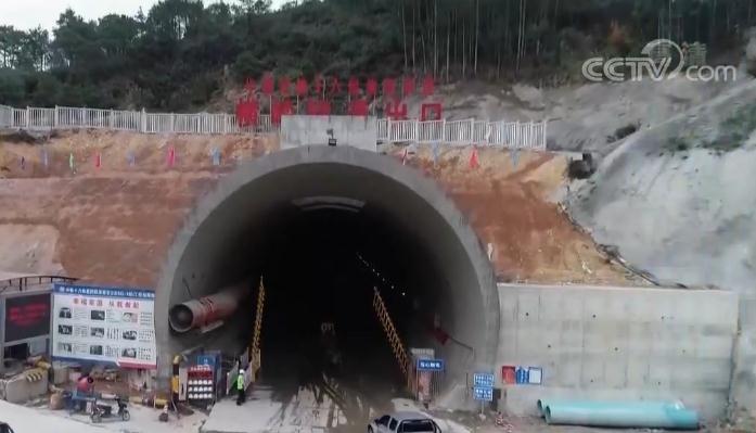 [赣深高铁]粤北地区将加速融入大湾区 赣深高铁广东段横岭隧道实现贯通